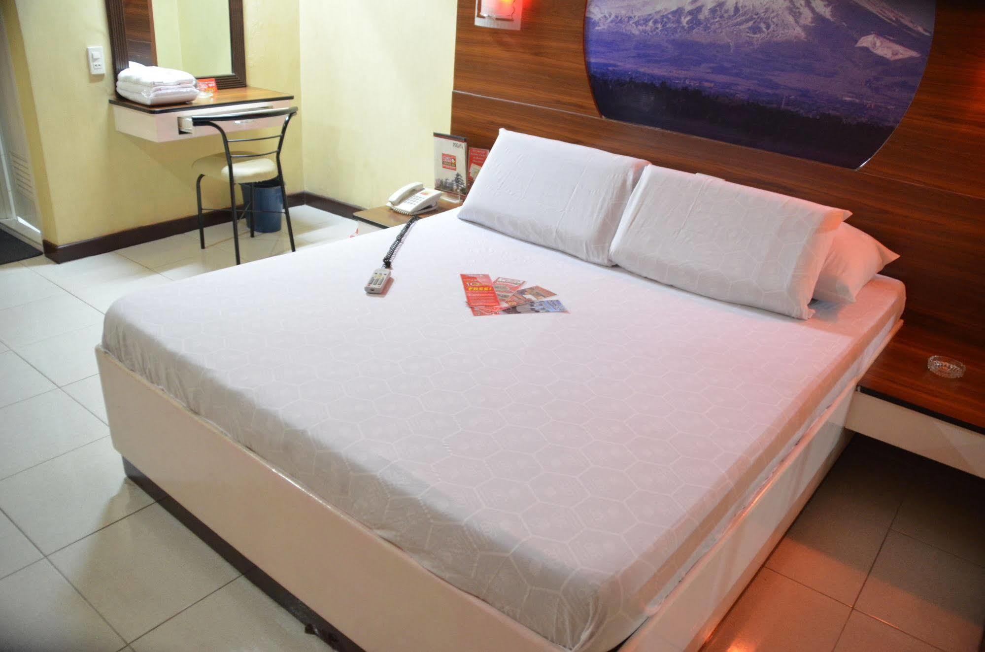 Hotel Sogo Sta Mesa Маніла Екстер'єр фото